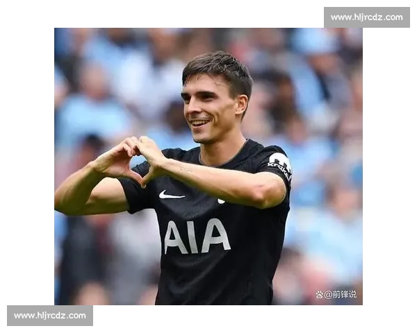 切尔西 6000 万镑锁定哈维・西蒙斯！荷兰天才铁心加盟，曼城抢人未果